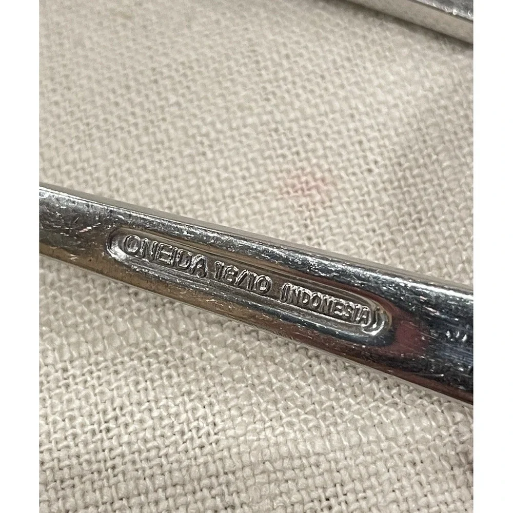 Oneida MELODIA 18/10 Stainless Flatware 6‎ Piece Place Setting Serving